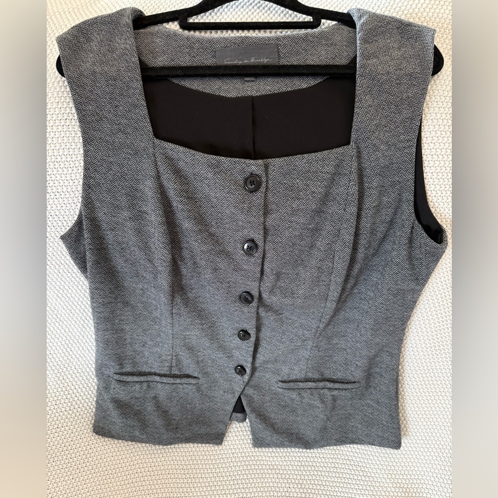 Sunday in Brooklyn Anthropologie Gray Button-Up Sleeveless Blouse
